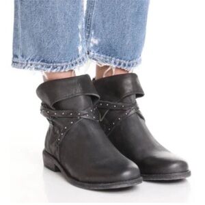 FREE PEOPLE‎ Alamosa Cuffed Studded Leather Ankle Boots Black